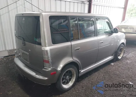 2004 Scion Xb Base (A4) z USA, uszkodzony, nr VIN JTLKT324040161377